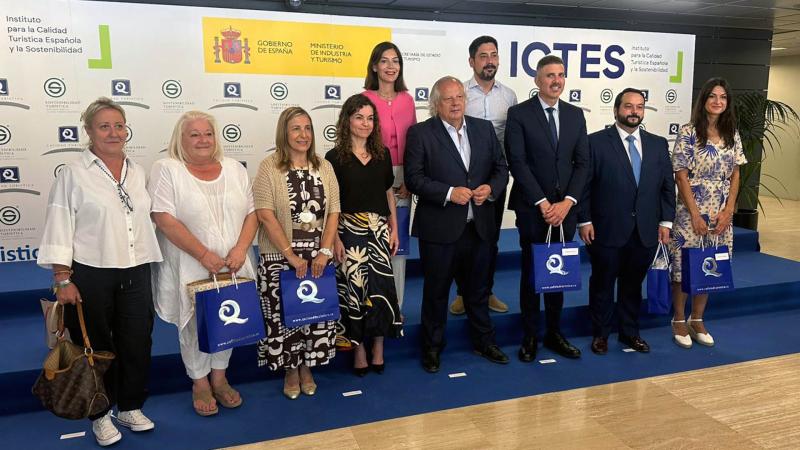 Las playas de Benidorm revalidan las banderas ‘Q’ de Calidad y ‘S’ de Sostenibilidad que certifican su excelencia 